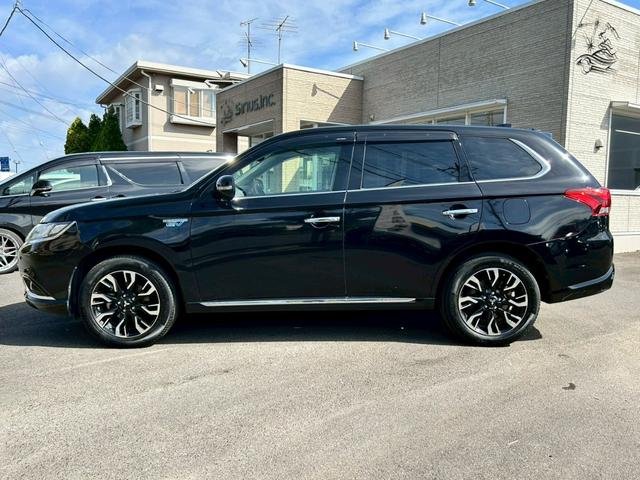 アウトランダーＰＨＥＶ Ｇナビパッケージ　ユーザー買取車／ワンオーナー車／純正ナビ／フルセグ／全方位カメラ／ＬＥＤヘッドライト／ＥＴＣ／充電ケーブルあり（5枚目）