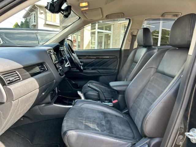 アウトランダーＰＨＥＶ Ｇナビパッケージ　ユーザー買取車／ワンオーナー車／純正ナビ／フルセグ／全方位カメラ／ＬＥＤヘッドライト／ＥＴＣ／充電ケーブルあり（12枚目）