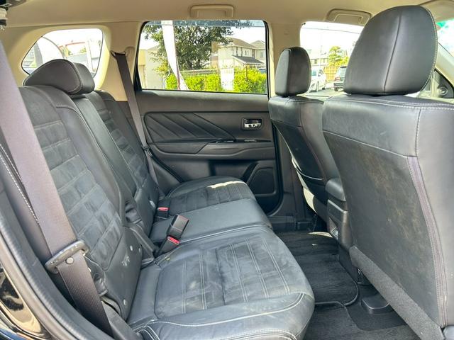 アウトランダーＰＨＥＶ Ｇナビパッケージ　ユーザー買取車／ワンオーナー車／純正ナビ／フルセグ／全方位カメラ／ＬＥＤヘッドライト／ＥＴＣ／充電ケーブルあり（14枚目）