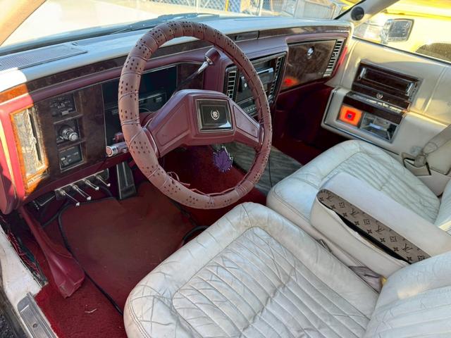 キャデラックフリートウッド ブロアム　８ナンバー事務室登録／２Ｐ４Ｂ／セミレイン／オーディオカスタム／トリプルホワイト外装（18枚目）