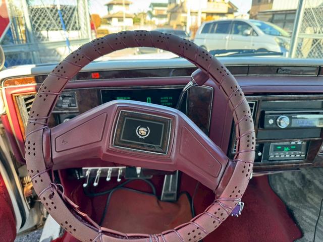 キャデラックフリートウッド ブロアム　８ナンバー事務室登録／２Ｐ４Ｂ／セミレイン／オーディオカスタム／トリプルホワイト外装（27枚目）