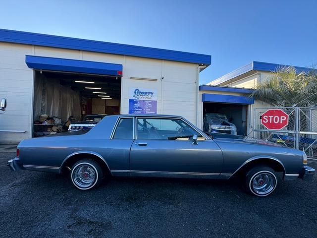 シボレーカプリス クラシック　８ナンバー放宣／２Ｐ６Ｂ／レインフォース／オーディオカスタム（6枚目）