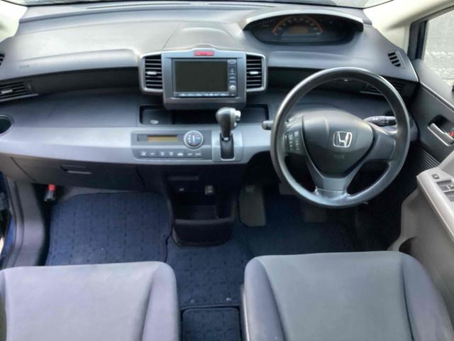 フリード Ｇ　ジャストセレクション　ＥＴＣ　バックカメラ　ナビ　ＴＶ　両側スライド・片側電動　ＨＩＤ　キーレスエントリー　電動格納ミラー　ウォークスルー　ＣＶＴ　衝突安全ボディ　ＡＢＳ　エアコン　パワーステアリング　パワーウィンドウ（2枚目）