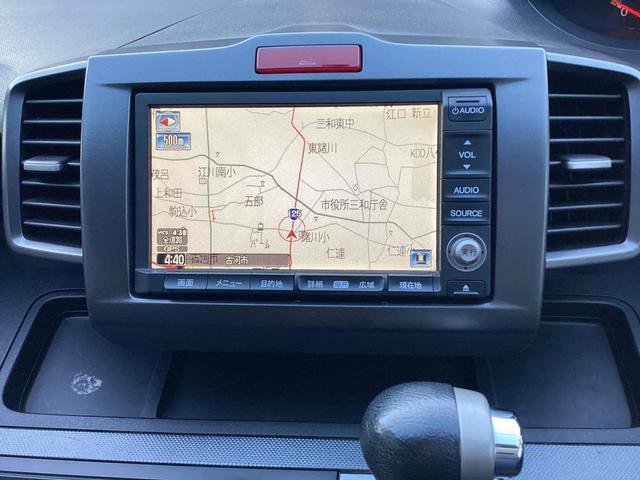 フリード Ｇ　ジャストセレクション　ＥＴＣ　バックカメラ　ナビ　ＴＶ　両側スライド・片側電動　ＨＩＤ　キーレスエントリー　電動格納ミラー　ウォークスルー　ＣＶＴ　衝突安全ボディ　ＡＢＳ　エアコン　パワーステアリング　パワーウィンドウ（4枚目）