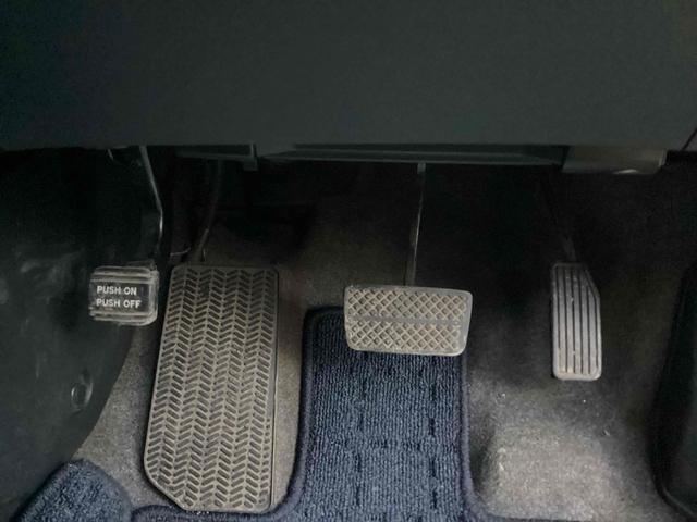 フリード Ｇ　ジャストセレクション　ＥＴＣ　バックカメラ　ナビ　ＴＶ　両側スライド・片側電動　ＨＩＤ　キーレスエントリー　電動格納ミラー　ウォークスルー　ＣＶＴ　衝突安全ボディ　ＡＢＳ　エアコン　パワーステアリング　パワーウィンドウ（10枚目）