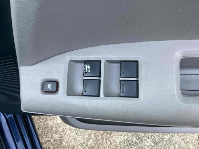 フリード Ｇ　ジャストセレクション　ＥＴＣ　バックカメラ　ナビ　ＴＶ　両側スライド・片側電動　ＨＩＤ　キーレスエントリー　電動格納ミラー　ウォークスルー　ＣＶＴ　衝突安全ボディ　ＡＢＳ　エアコン　パワーステアリング　パワーウィンドウ（11枚目）