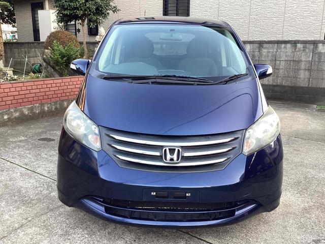 フリード Ｇ　ジャストセレクション　ＥＴＣ　バックカメラ　ナビ　ＴＶ　両側スライド・片側電動　ＨＩＤ　キーレスエントリー　電動格納ミラー　ウォークスルー　ＣＶＴ　衝突安全ボディ　ＡＢＳ　エアコン　パワーステアリング　パワーウィンドウ（12枚目）