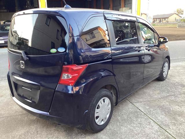 フリード Ｇ　ジャストセレクション　ＥＴＣ　バックカメラ　ナビ　ＴＶ　両側スライド・片側電動　ＨＩＤ　キーレスエントリー　電動格納ミラー　ウォークスルー　ＣＶＴ　衝突安全ボディ　ＡＢＳ　エアコン　パワーステアリング　パワーウィンドウ（15枚目）