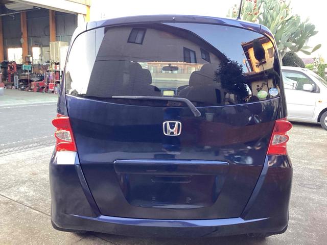 フリード Ｇ　ジャストセレクション　ＥＴＣ　バックカメラ　ナビ　ＴＶ　両側スライド・片側電動　ＨＩＤ　キーレスエントリー　電動格納ミラー　ウォークスルー　ＣＶＴ　衝突安全ボディ　ＡＢＳ　エアコン　パワーステアリング　パワーウィンドウ（16枚目）