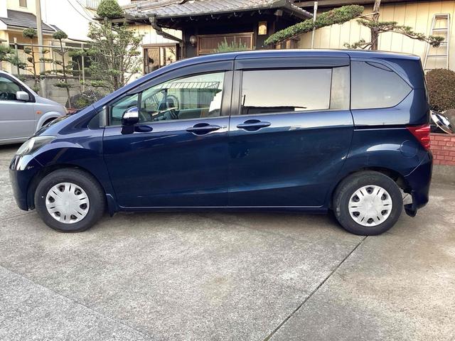 フリード Ｇ　ジャストセレクション　ＥＴＣ　バックカメラ　ナビ　ＴＶ　両側スライド・片側電動　ＨＩＤ　キーレスエントリー　電動格納ミラー　ウォークスルー　ＣＶＴ　衝突安全ボディ　ＡＢＳ　エアコン　パワーステアリング　パワーウィンドウ（18枚目）