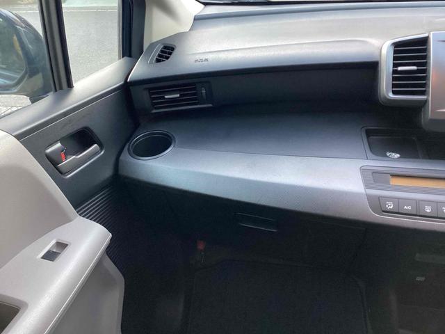 フリード Ｇ　ジャストセレクション　ＥＴＣ　バックカメラ　ナビ　ＴＶ　両側スライド・片側電動　ＨＩＤ　キーレスエントリー　電動格納ミラー　ウォークスルー　ＣＶＴ　衝突安全ボディ　ＡＢＳ　エアコン　パワーステアリング　パワーウィンドウ（29枚目）