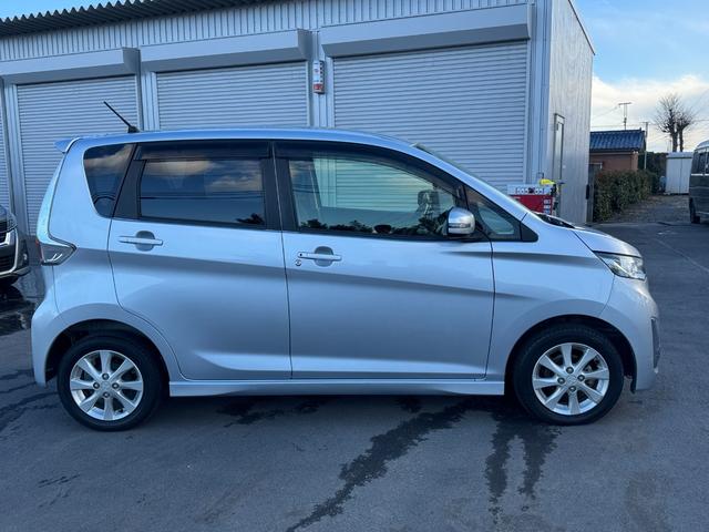 ｅＫカスタム Ｇ　プッシュスタート　スマートキー　オートエアコン　カーナビ　純正アルミホイール　禁煙車　車検Ｒ８／１２（13枚目）