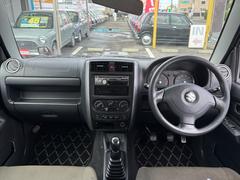 ハンドル回りは常に目に入る場所だからこそ、念入りにクリーニングしております！ 6