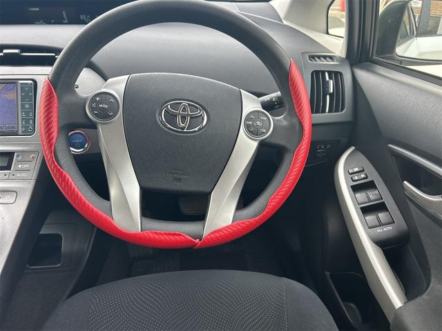 プリウス S ETC バックカメラ ナビ アルミホイール オートライト HID スマートキー アイドリングストップ 電動格納ミラー CVT 盗難防止システム 衝突安全ボディ ABS ESC CD(3枚目)