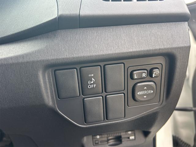 プリウス S ETC バックカメラ ナビ アルミホイール オートライト HID スマートキー アイドリングストップ 電動格納ミラー CVT 盗難防止システム 衝突安全ボディ ABS ESC CD(6枚目)