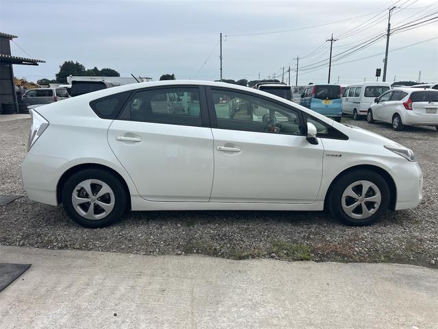 プリウス S ETC バックカメラ ナビ アルミホイール オートライト HID スマートキー アイドリングストップ 電動格納ミラー CVT 盗難防止システム 衝突安全ボディ ABS ESC CD(14枚目)