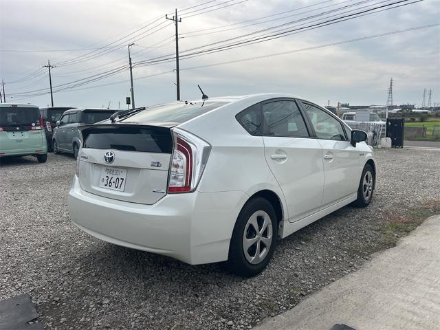 プリウス S ETC バックカメラ ナビ アルミホイール オートライト HID スマートキー アイドリングストップ 電動格納ミラー CVT 盗難防止システム 衝突安全ボディ ABS ESC CD(16枚目)