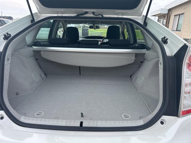 プリウス S ETC バックカメラ ナビ アルミホイール オートライト HID スマートキー アイドリングストップ 電動格納ミラー CVT 盗難防止システム 衝突安全ボディ ABS ESC CD(19枚目)