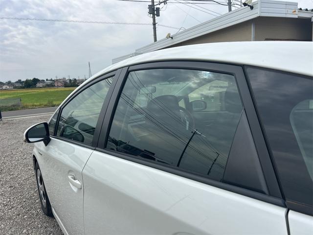 プリウス S ETC バックカメラ ナビ アルミホイール オートライト HID スマートキー アイドリングストップ 電動格納ミラー CVT 盗難防止システム 衝突安全ボディ ABS ESC CD(25枚目)