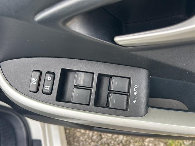 プリウス S ETC バックカメラ ナビ アルミホイール オートライト HID スマートキー アイドリングストップ 電動格納ミラー CVT 盗難防止システム 衝突安全ボディ ABS ESC CD(32枚目)