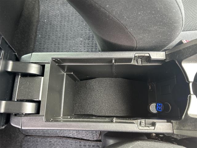 プリウス S ETC バックカメラ ナビ アルミホイール オートライト HID スマートキー アイドリングストップ 電動格納ミラー CVT 盗難防止システム 衝突安全ボディ ABS ESC CD(39枚目)