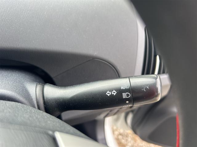 プリウス S ETC バックカメラ ナビ アルミホイール オートライト HID スマートキー アイドリングストップ 電動格納ミラー CVT 盗難防止システム 衝突安全ボディ ABS ESC CD(41枚目)