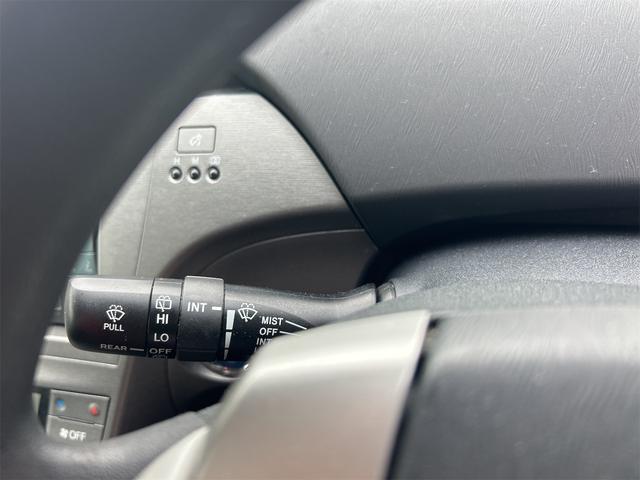 プリウス S ETC バックカメラ ナビ アルミホイール オートライト HID スマートキー アイドリングストップ 電動格納ミラー CVT 盗難防止システム 衝突安全ボディ ABS ESC CD(42枚目)