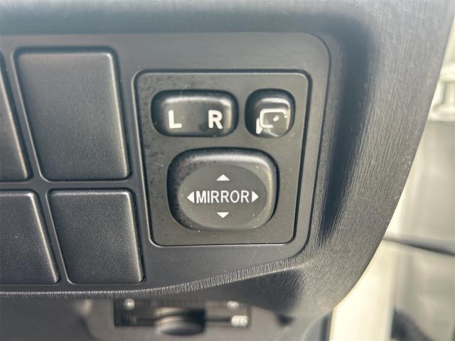 プリウス S ETC バックカメラ ナビ アルミホイール オートライト HID スマートキー アイドリングストップ 電動格納ミラー CVT 盗難防止システム 衝突安全ボディ ABS ESC CD(45枚目)