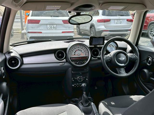ＭＩＮＩ ワン　後期型　社外ナビ　純正ＣＤオーディオ　ＥＴＣ　１５インチアルミホイール　禁煙車（10枚目）