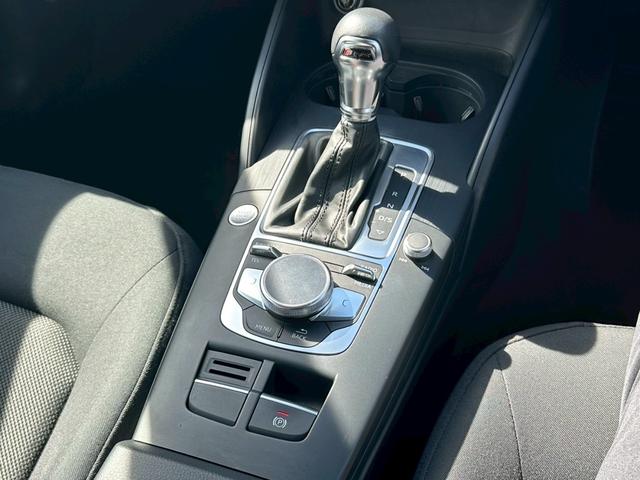 A3 スポーツバック40TFSIクワトロ 後期モデル アクティブクルーズコントロール バーチャルコックピット コンビニエンスPKG LEDライトPKG オートエアコン ナビ 地デジ バックカメラ 4WD 16インチAW 禁煙(30枚目)