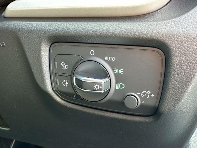 A3 スポーツバック40TFSIクワトロ 後期モデル アクティブクルーズコントロール バーチャルコックピット コンビニエンスPKG LEDライトPKG オートエアコン ナビ 地デジ バックカメラ 4WD 16インチAW 禁煙(32枚目)