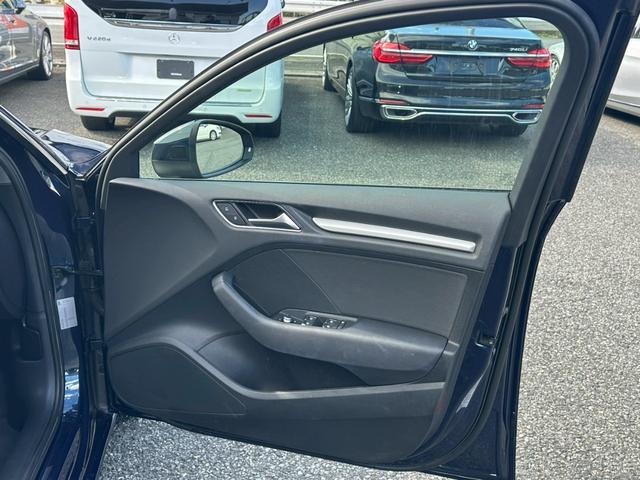 A3 スポーツバック40TFSIクワトロ 後期モデル アクティブクルーズコントロール バーチャルコックピット コンビニエンスPKG LEDライトPKG オートエアコン ナビ 地デジ バックカメラ 4WD 16インチAW 禁煙(37枚目)