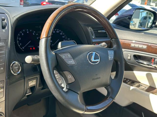 LS LS600hL後席セパレートシートパッケージ サンルーフ 社外21インチAW ローダウン エアサスコントローラー ベージュレザー クルーズコントロール LEDヘッドライト パワーシート シートヒーター ナビ バックカメラ ETC 禁煙(14枚目)