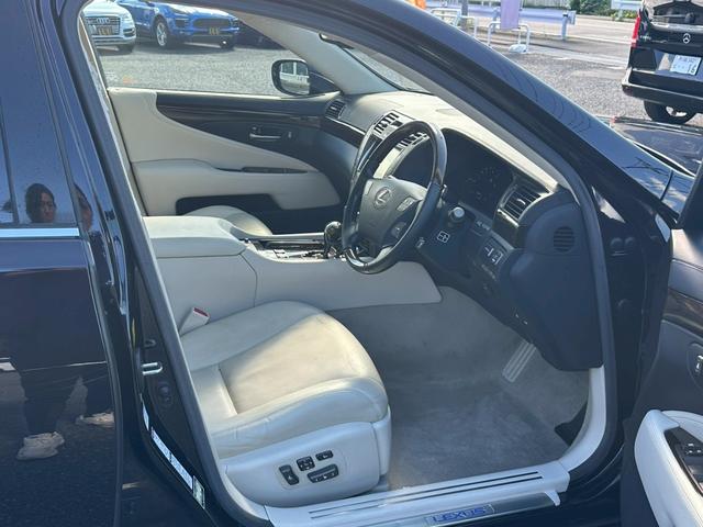 LS LS600hL後席セパレートシートパッケージ サンルーフ 社外21インチAW ローダウン エアサスコントローラー ベージュレザー クルーズコントロール LEDヘッドライト パワーシート シートヒーター ナビ バックカメラ ETC 禁煙(19枚目)