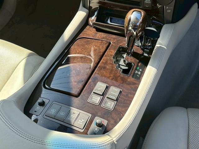 LS LS600hL後席セパレートシートパッケージ サンルーフ 社外21インチAW ローダウン エアサスコントローラー ベージュレザー クルーズコントロール LEDヘッドライト パワーシート シートヒーター ナビ バックカメラ ETC 禁煙(33枚目)