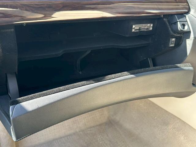 LS LS600hL後席セパレートシートパッケージ サンルーフ 社外21インチAW ローダウン エアサスコントローラー ベージュレザー クルーズコントロール LEDヘッドライト パワーシート シートヒーター ナビ バックカメラ ETC 禁煙(46枚目)