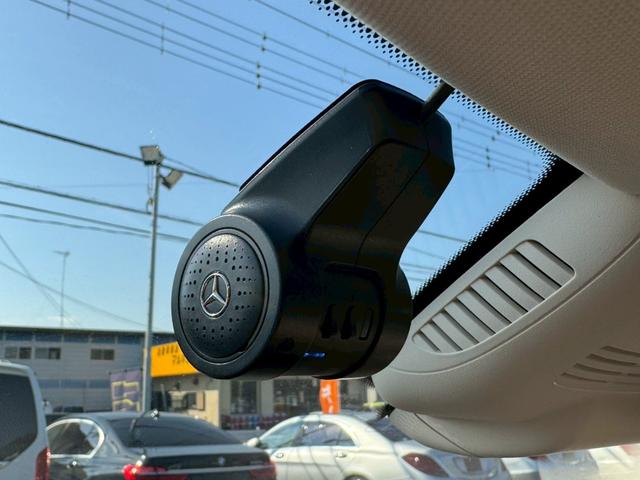 Ｓクラス Ｓ３００ｈロング　ＡＭＧライン　パノラマスライディングルーフ　ベージュ革　レーダーセーフティＰＫＧ　ＨＵＤ　Ｂｕｒｍｅｓｔｅｒサウンド　ＬＥＤヘッドライト　シートヒーター　ベンチレーション　地デジ　３６０°Ｃ　禁煙（34枚目）