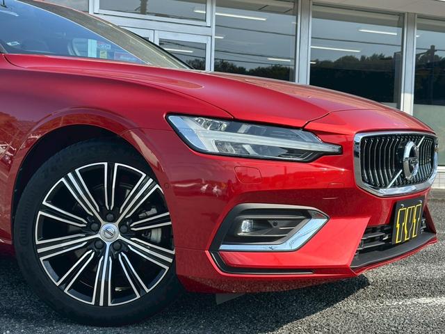 V60 T5 インスクリプション パノラマスライディングルーフ ブラックレザー インテリセーフ ACC ヘッドアップディスプレイ harman/kardon LED パワーシート シートヒーター カープレイ 地デジ 360°C 禁煙(6枚目)