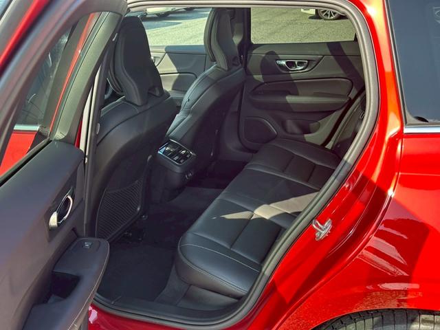 V60 T5 インスクリプション パノラマスライディングルーフ ブラックレザー インテリセーフ ACC ヘッドアップディスプレイ harman/kardon LED パワーシート シートヒーター カープレイ 地デジ 360°C 禁煙(24枚目)