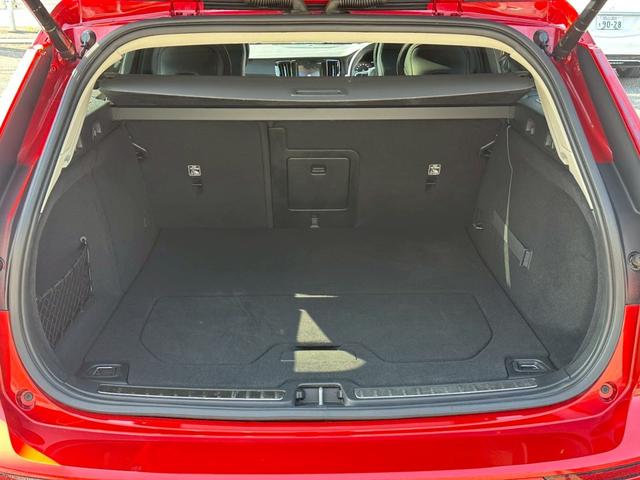 V60 T5 インスクリプション パノラマスライディングルーフ ブラックレザー インテリセーフ ACC ヘッドアップディスプレイ harman/kardon LED パワーシート シートヒーター カープレイ 地デジ 360°C 禁煙(29枚目)