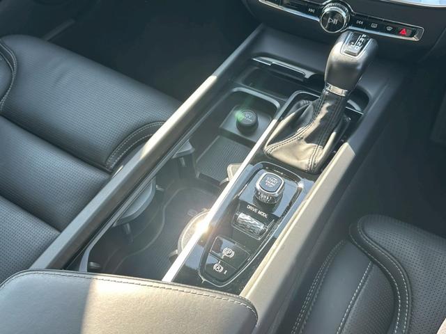 V60 T5 インスクリプション パノラマスライディングルーフ ブラックレザー インテリセーフ ACC ヘッドアップディスプレイ harman/kardon LED パワーシート シートヒーター カープレイ 地デジ 360°C 禁煙(33枚目)