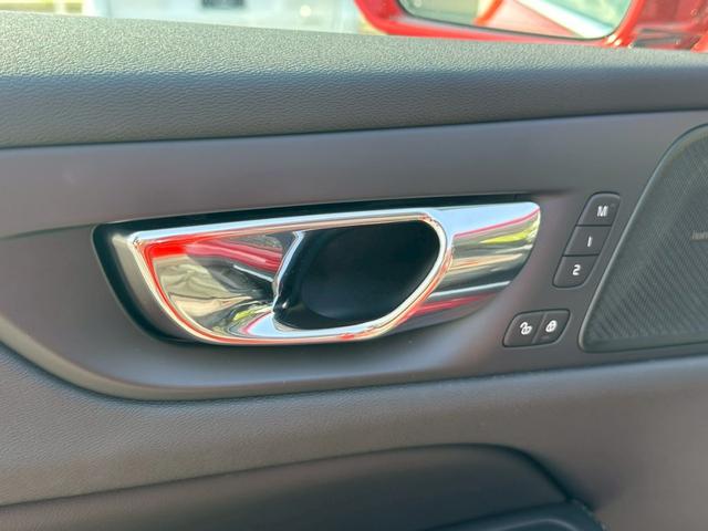 V60 T5 インスクリプション パノラマスライディングルーフ ブラックレザー インテリセーフ ACC ヘッドアップディスプレイ harman/kardon LED パワーシート シートヒーター カープレイ 地デジ 360°C 禁煙(39枚目)