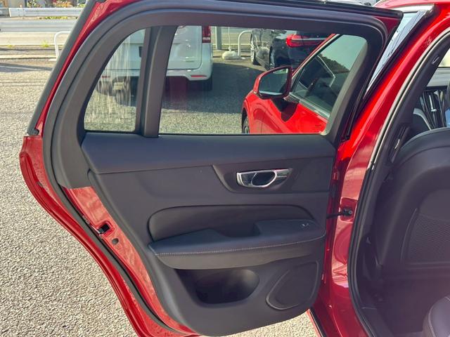 V60 T5 インスクリプション パノラマスライディングルーフ ブラックレザー インテリセーフ ACC ヘッドアップディスプレイ harman/kardon LED パワーシート シートヒーター カープレイ 地デジ 360°C 禁煙(45枚目)