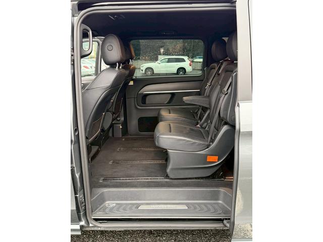 Ｖクラス Ｖ２２０ｄ　アバンギャルド　ＡＭＧライン　後期モデル　１０．２５インチナビ　９速ＡＴ　レーダーセーフティーＰＫＧ　ブラックレザー　ＬＥＤ　パワーテールゲート　パワーシート　シートヒーター　ナビ　地デジ　３６０°カメラ　ＡＭＧ１９ＡＷ　禁煙（24枚目）