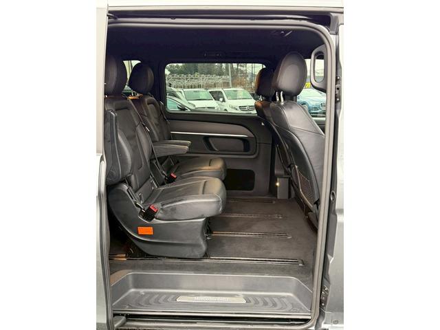 Ｖクラス Ｖ２２０ｄ　アバンギャルド　ＡＭＧライン　後期モデル　１０．２５インチナビ　９速ＡＴ　レーダーセーフティーＰＫＧ　ブラックレザー　ＬＥＤ　パワーテールゲート　パワーシート　シートヒーター　ナビ　地デジ　３６０°カメラ　ＡＭＧ１９ＡＷ　禁煙（25枚目）