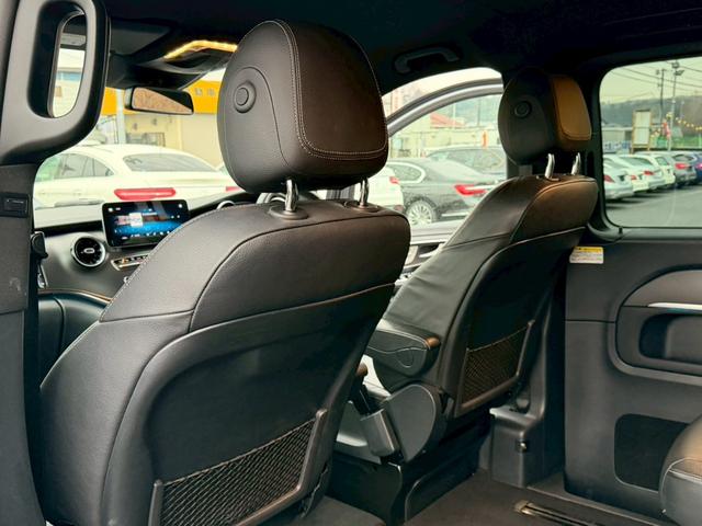 Ｖクラス Ｖ２２０ｄ　アバンギャルド　ＡＭＧライン　後期モデル　１０．２５インチナビ　９速ＡＴ　レーダーセーフティーＰＫＧ　ブラックレザー　ＬＥＤ　パワーテールゲート　パワーシート　シートヒーター　ナビ　地デジ　３６０°カメラ　ＡＭＧ１９ＡＷ　禁煙（27枚目）