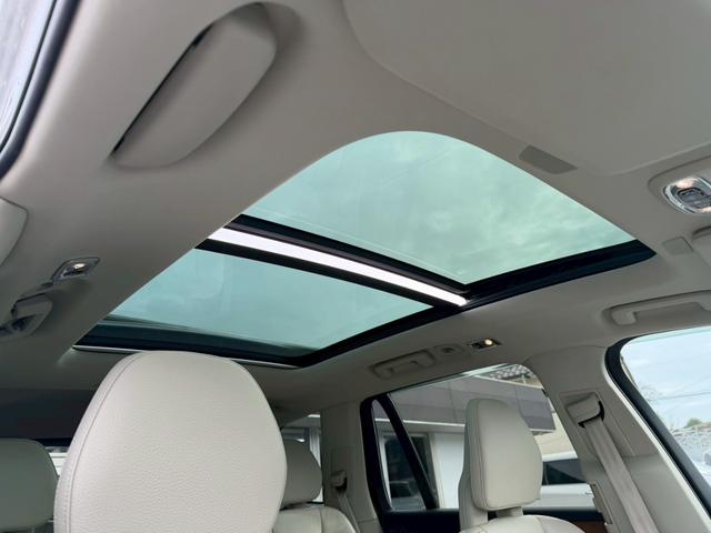 ＸＣ９０ Ｂ５　ＡＷＤ　モーメンタム　パノラマスライディングルーフ　ホワイトレザー　インテリセーフ　アクティブクルーズコントロール　ＬＥＤヘッドライト　パワーシート　シートヒーター　カープレイ　ナビ　３６０°Ｃ　１９インチＡＷ　禁煙（12枚目）