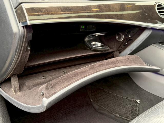 Ｓクラス Ｓ５５０ロング　ＡＭＧスポーツＰＫＧ　ＷＡＬＤ２１インチＡＷ　ローダウン　マフラー　パノラマＳＲ　ブラックレザー　ＲＳＰ　Ｂｕｒｍｅｓｔｅｒ　ＬＥＤ　シートヒーター　ベンチレーション　ナビ　地デジ　禁煙（39枚目）