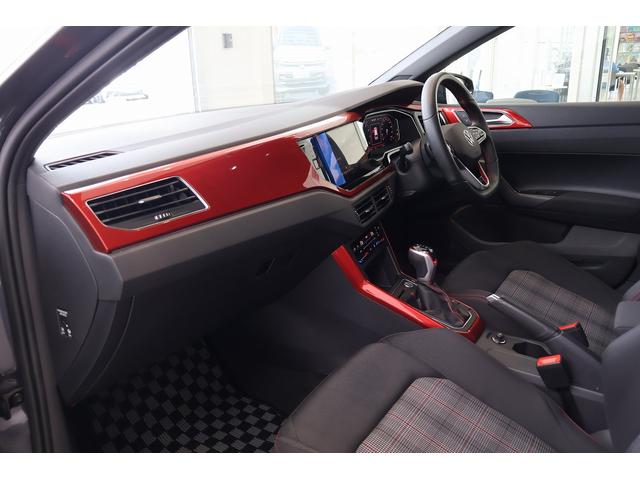 ポロＧＴＩ ベースグレード　認定中古車　純正ＮＡＶＩ　バックカメラ　ＥＴＣ　ＬＥＤ　障害物センサー　２０７馬力　ワンオーナー　禁煙車　弊社下取車　純正アルミホイール（14枚目）