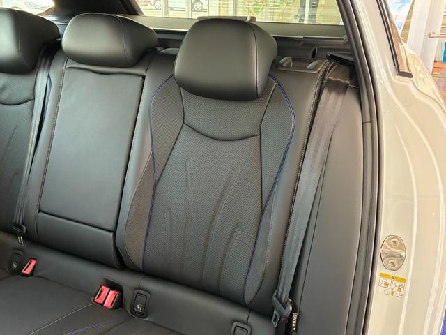 パサート ｅＴＳＩ　Ｒライン　認定中古車　純正ＮＡＶＩ　バックカメラ　ＥＴＣ　ＬＥＤヘッドライト　障害物センサー　アラウンドビューカメラ　禁煙車　当店ユーザー下取車　ワンオーナー　トランクドア自動開閉　純正アルミホイール（39枚目）